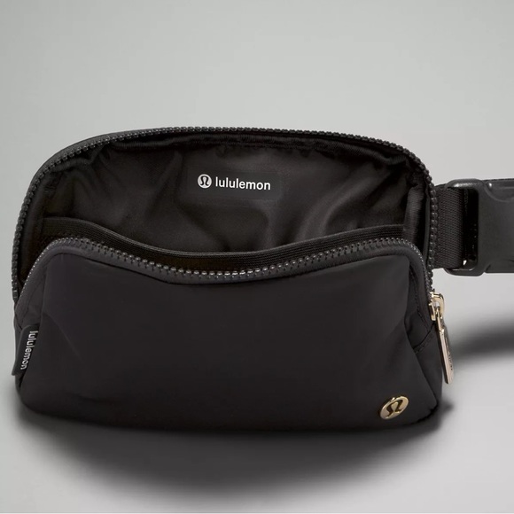 Lululemon Black & Gold Everywhere Belt Bag Crossbody Bag EBB Nwt - Picture 6 of 6